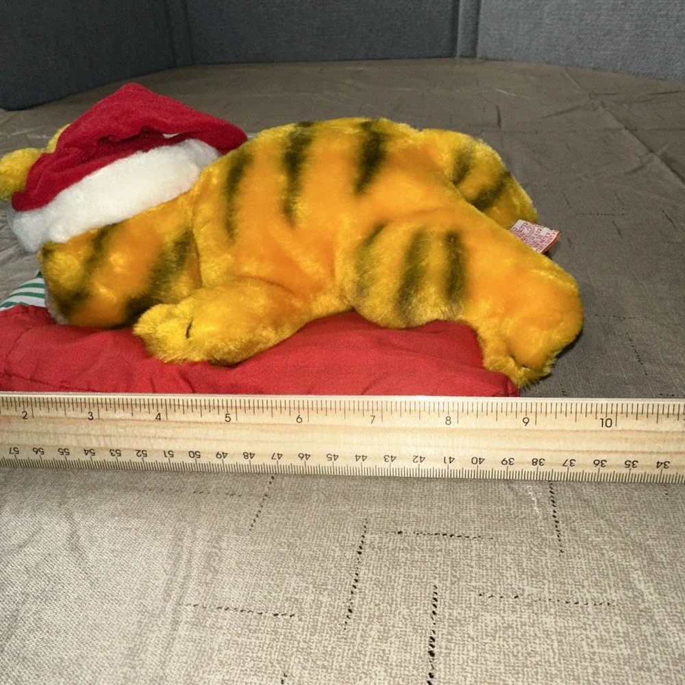 Dakin Fun Farm Christmas Garfield 1981 Plush Nap Time on Pillow Sleigh